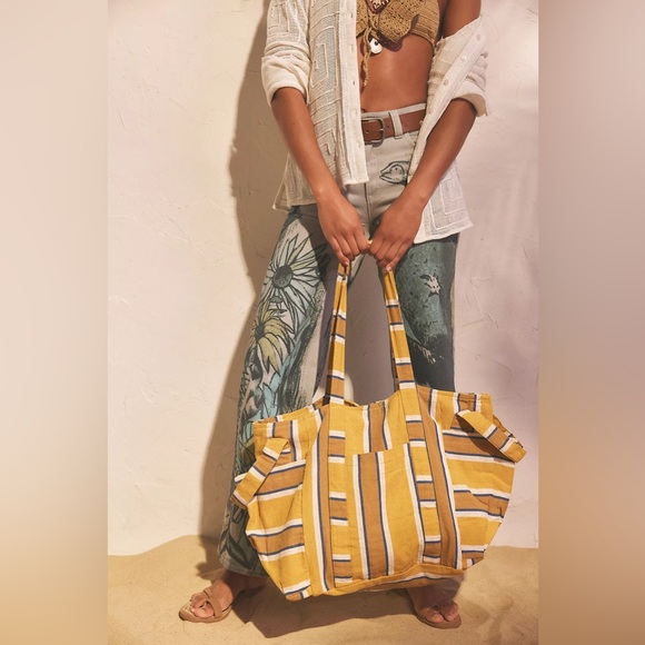 Free People Handbags - Free People Oksana Oversized Tote🌟 Brand New with tags! 🌟